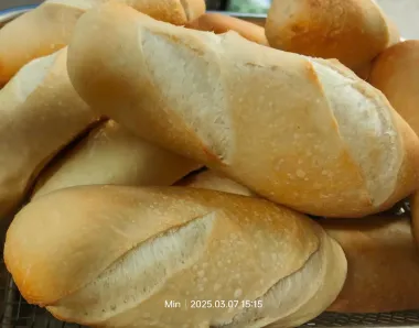 Bánh mì truyền thống handmade