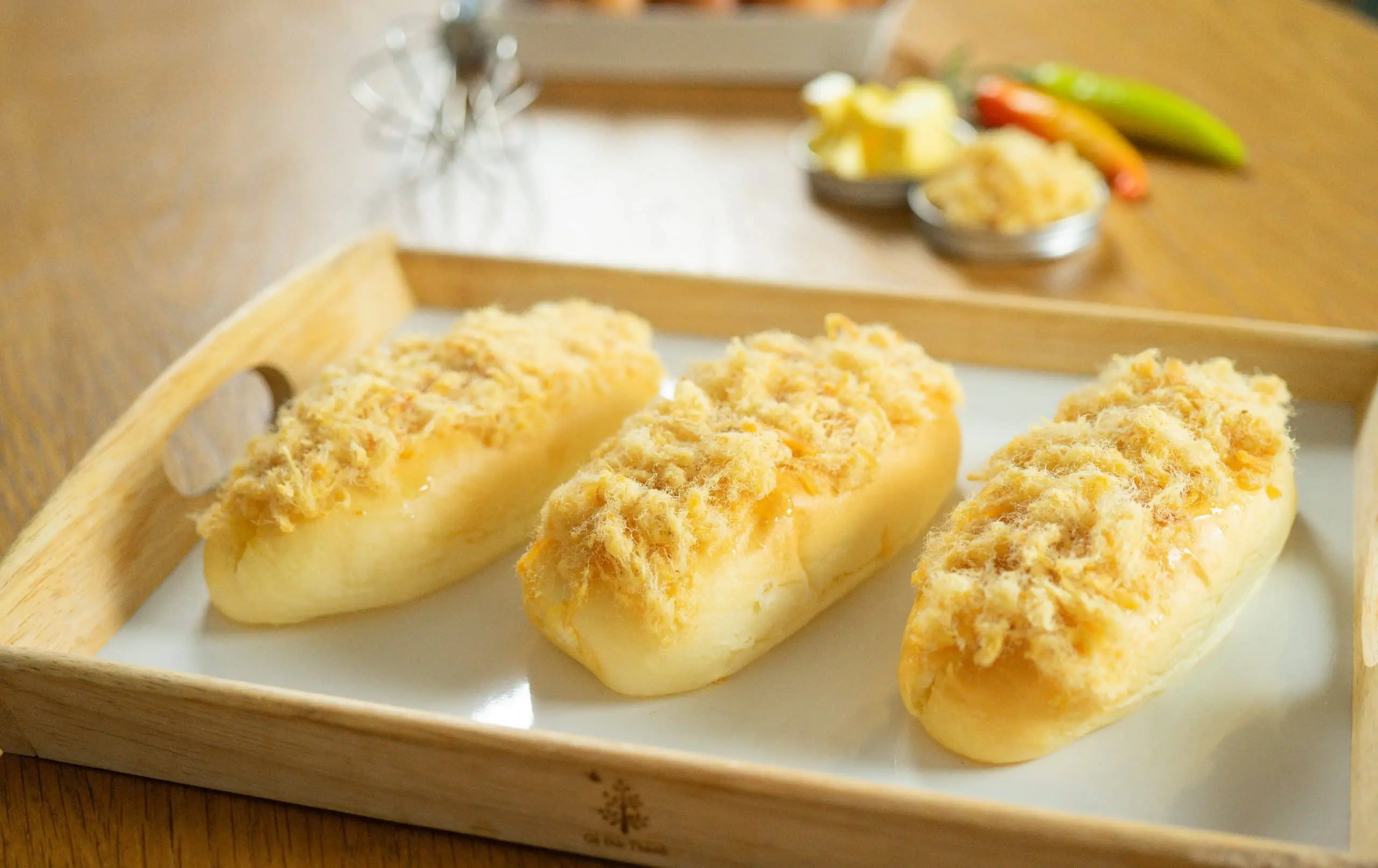 Bánh mì xúc xích chà bông